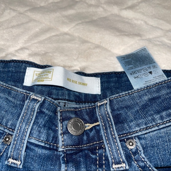 ❗️LEVI’s Mid Rise Skinny Jeans

W28 L28 
used once - Picture 3 of 3